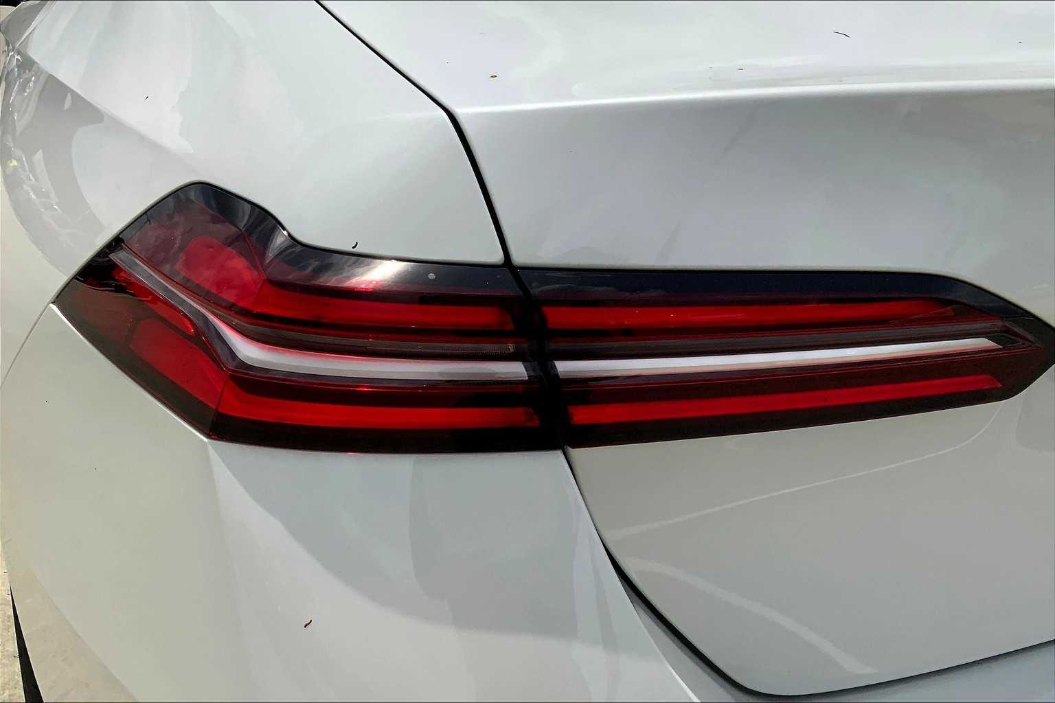 Vehicle image 14 of 19