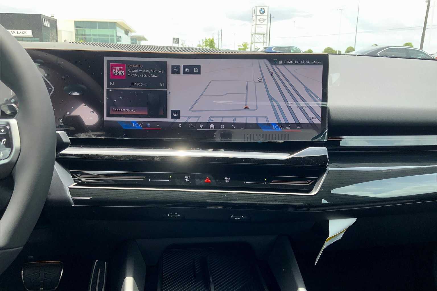 Vehicle image 7 of 19