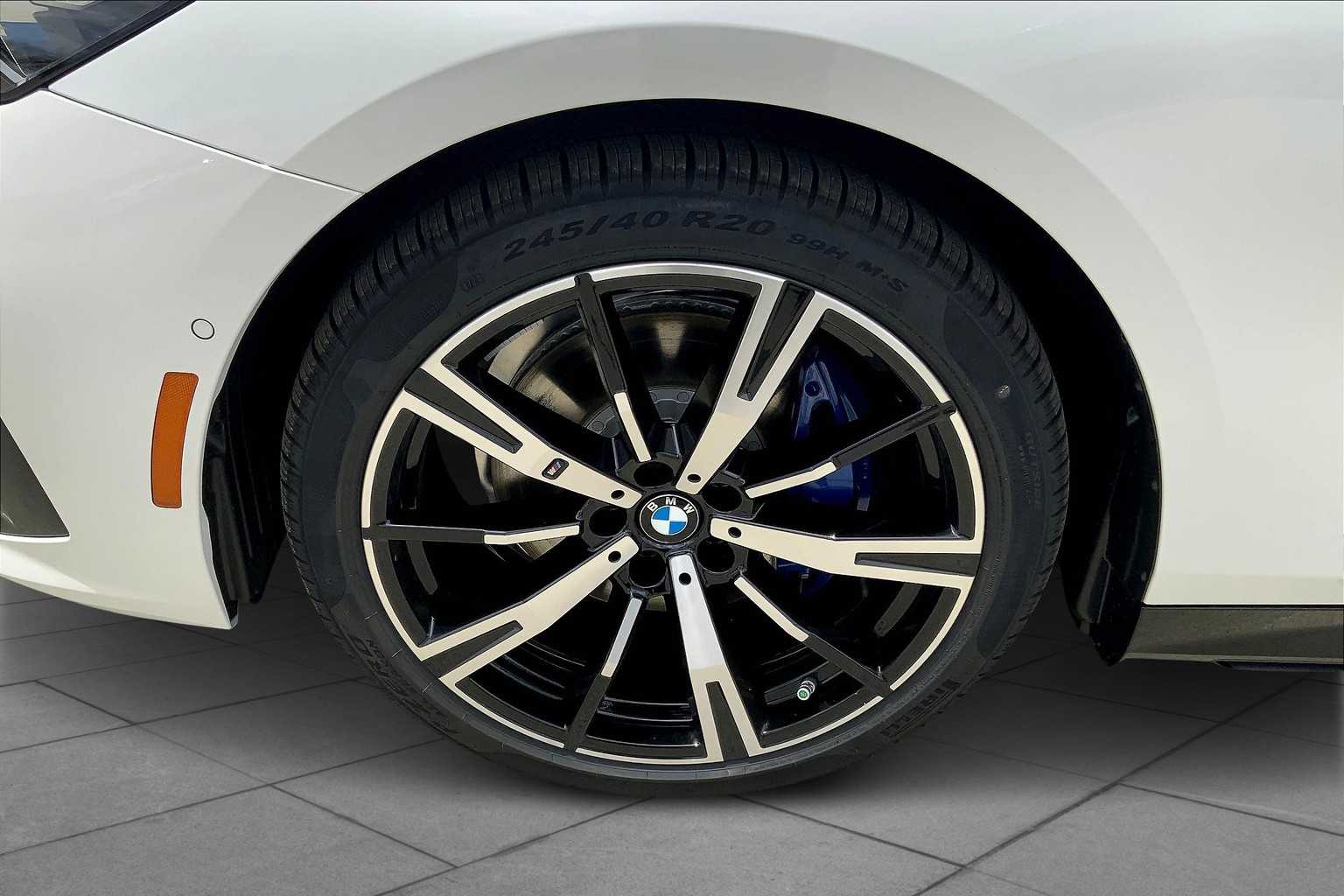 Vehicle image 12 of 19