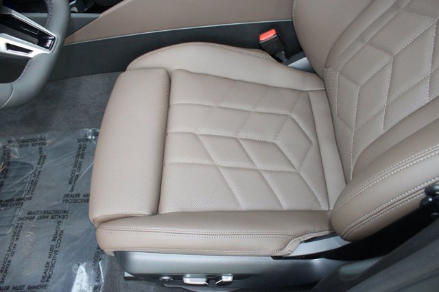 2026 BMW 5 Series 530i Image 26 of 32