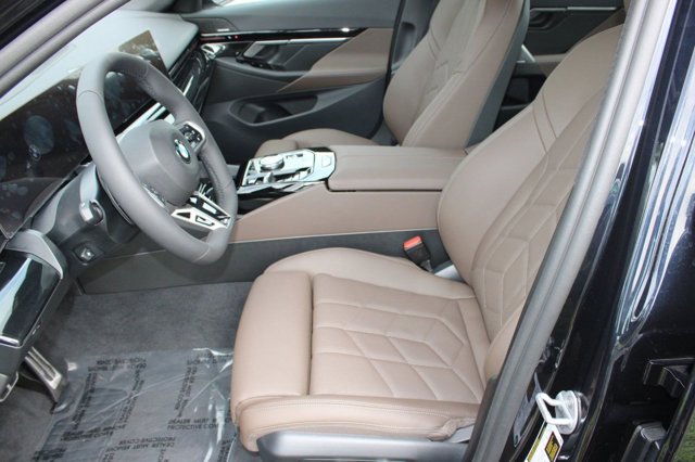 2026 BMW 5 Series 530i Image 13 of 32