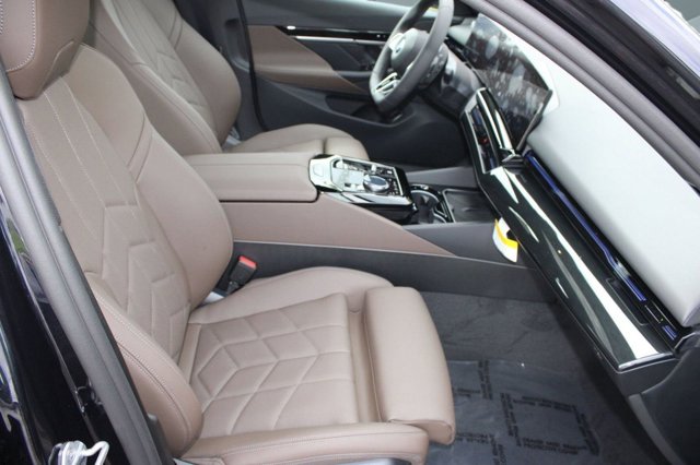 2026 BMW 5 Series 530i Image 12 of 32