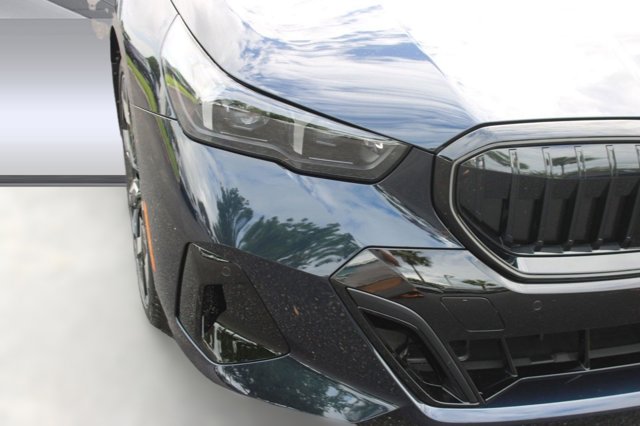 2026 BMW 5 Series 530i Image 28 of 32