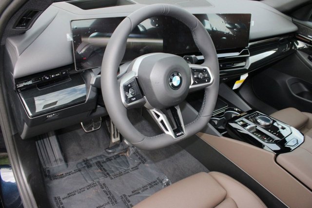 2026 BMW 5 Series 530i Image 17 of 32