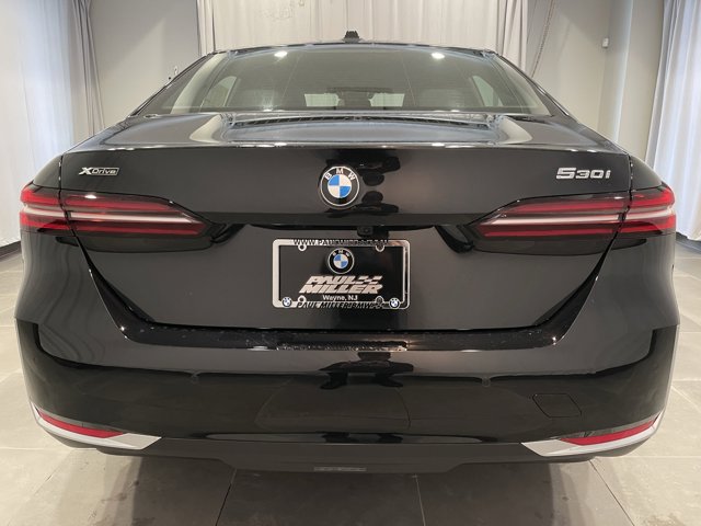 2026 BMW 5 Series 530i xDrive Image 5 of 8
