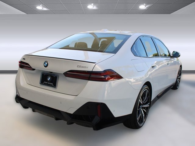 2026 BMW 5 Series 530i xDrive Image 5 of 32
