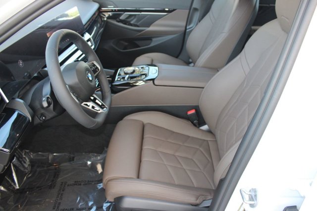 2026 BMW 5 Series 530i xDrive Image 14 of 32