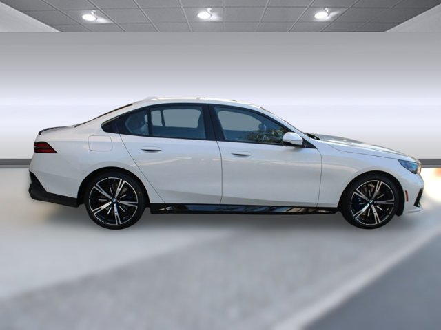 2026 BMW 5 Series 530i xDrive Image 4 of 32