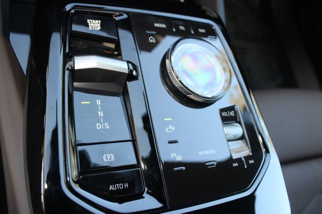 2026 BMW 5 Series 530i xDrive Image 28 of 32