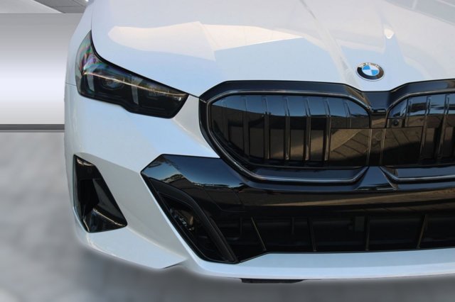 2026 BMW 5 Series 530i xDrive Image 31 of 32