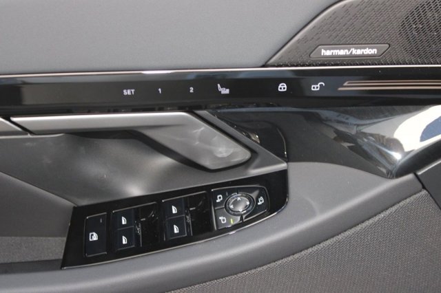 2026 BMW 5 Series 530i xDrive Image 32 of 32