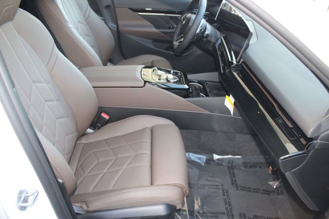 2026 BMW 5 Series 530i xDrive Image 12 of 32