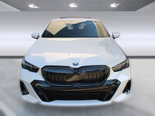 2026 BMW 5 Series 530i xDrive Image 2 of 32