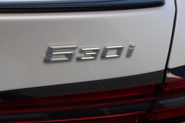 2026 BMW 5 Series 530i xDrive Image 26 of 32
