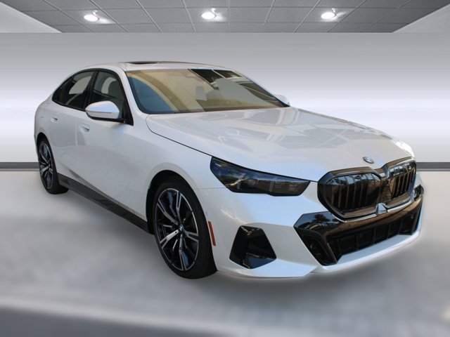 2026 BMW 5 Series 530i xDrive Image 3 of 32