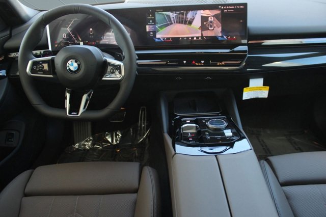 2026 BMW 5 Series 530i xDrive Image 16 of 32