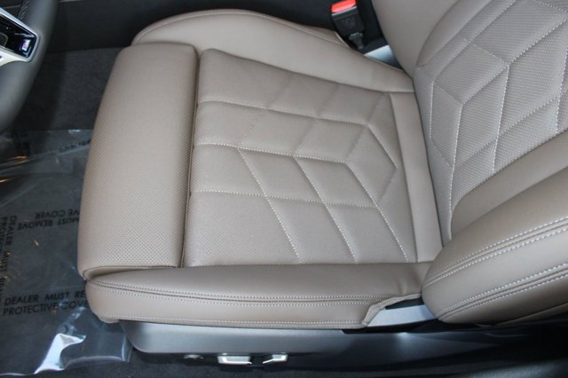 2026 BMW 5 Series 530i xDrive Image 15 of 32