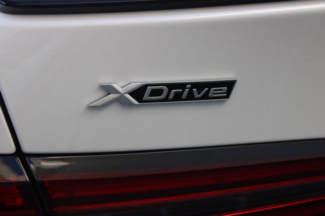 2026 BMW 5 Series 530i xDrive Image 25 of 32