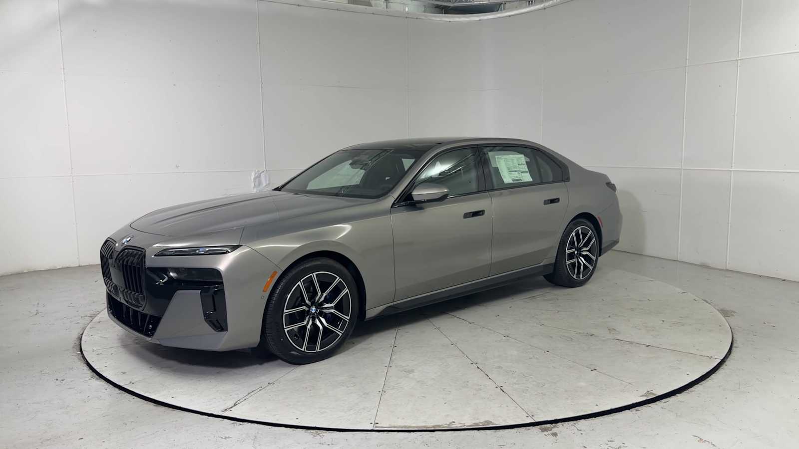 2026 BMW 7 Series 740i xDrive Image 2 of 26