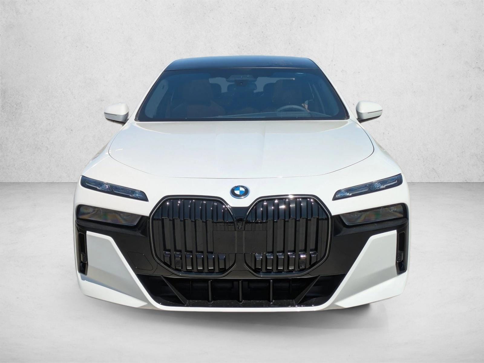 2026 BMW 7 Series 750e xDrive Image 2 of 19