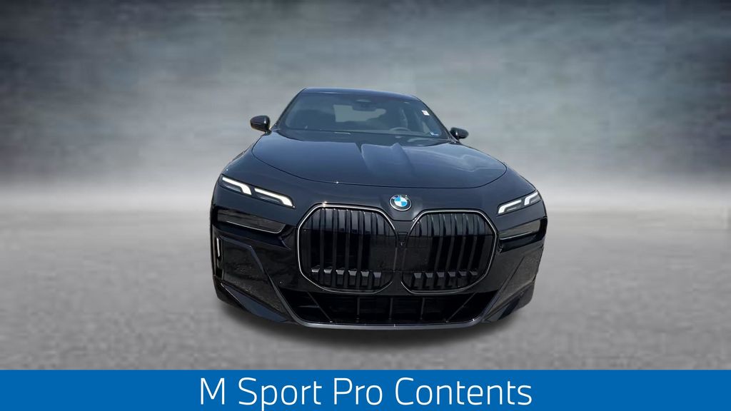 2026 BMW 7 Series 740i Image 2 of 28