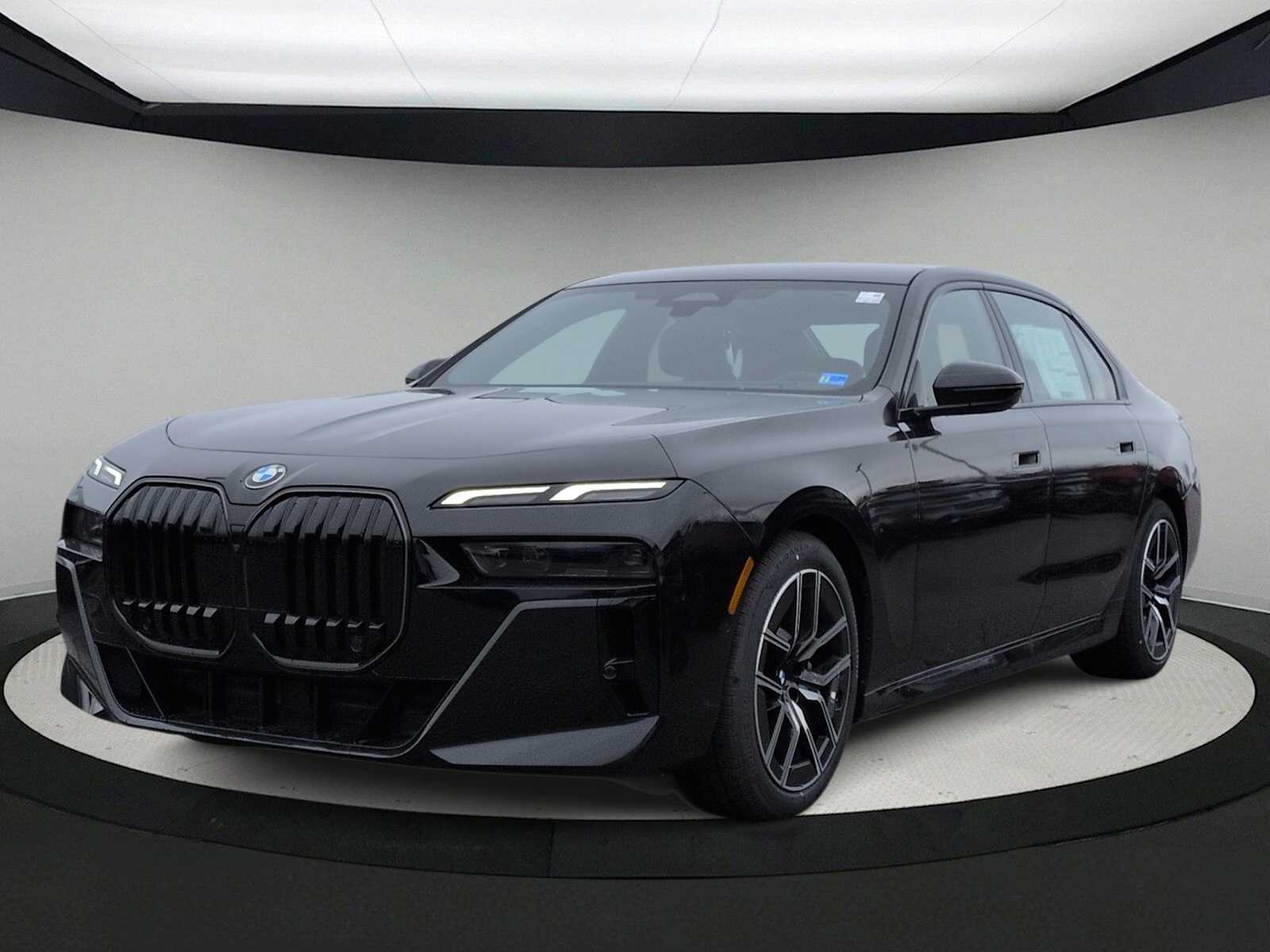 2026 BMW 7 Series 740i xDrive Image 2 of 37