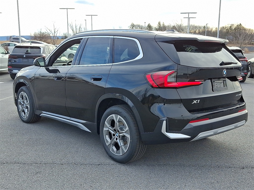 2026 BMW X1 xDrive28i Image 4 of 18