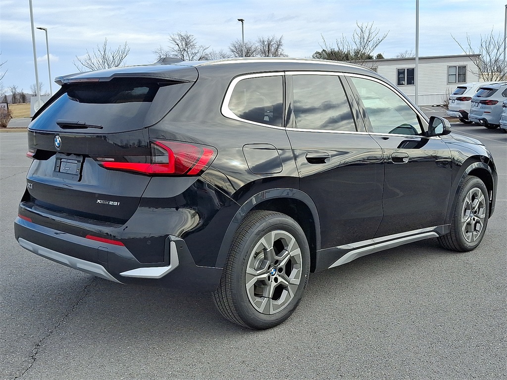 2026 BMW X1 xDrive28i Image 3 of 18