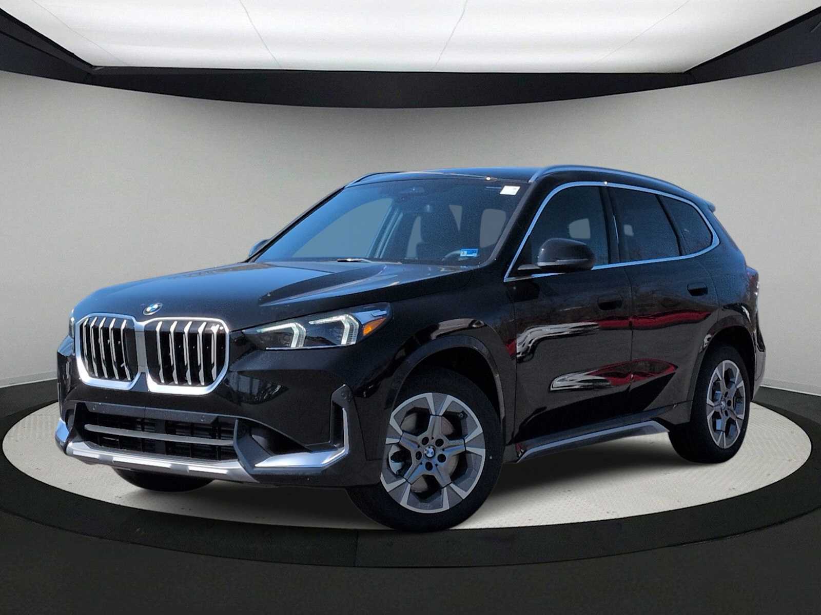 2026 BMW X1 xDrive28i Image 2 of 38