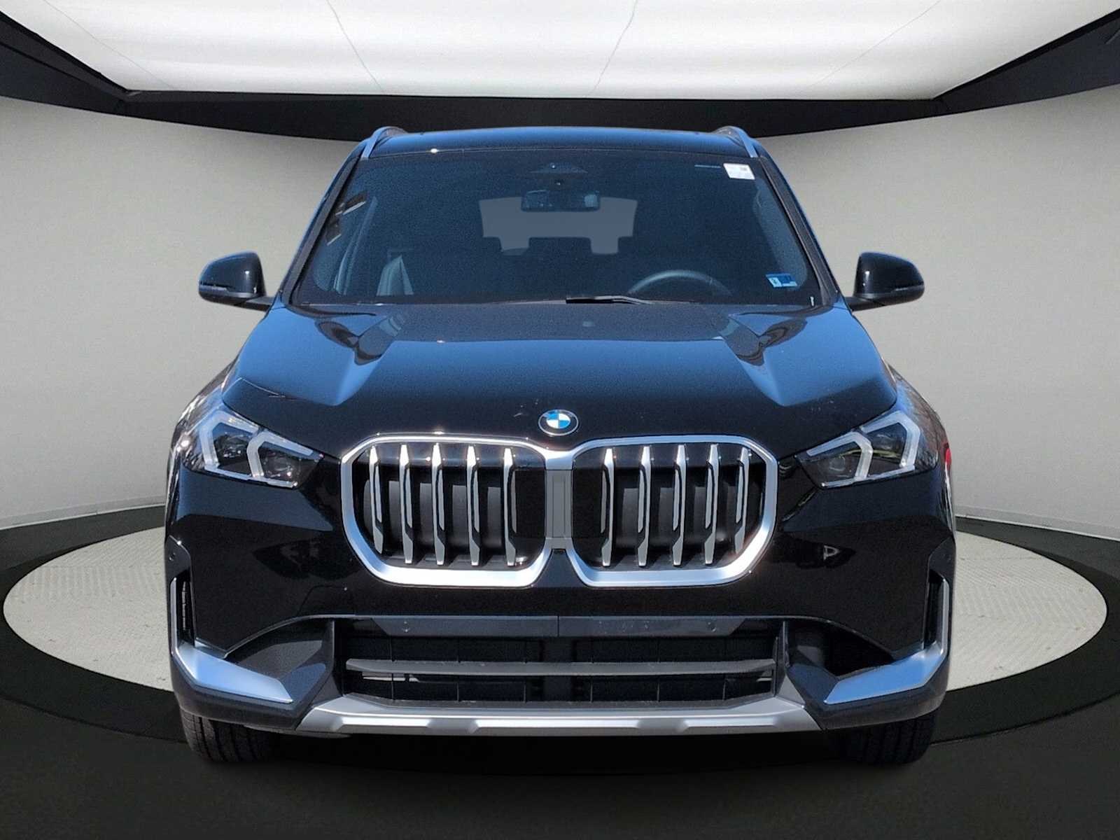 2026 BMW X1 xDrive28i Image 3 of 38