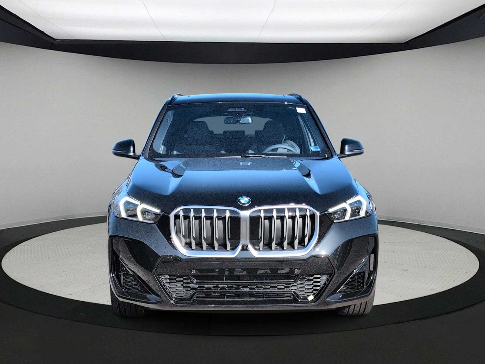 2026 BMW X1 xDrive28i Image 3 of 35