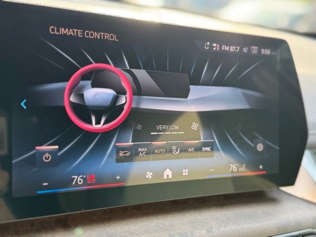 2026 BMW X1 xDrive28i Image 34 of 41