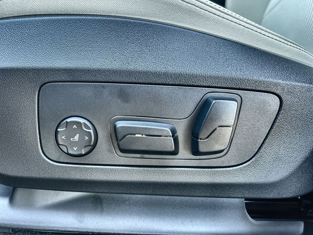 2026 BMW X1 xDrive28i Image 29 of 30