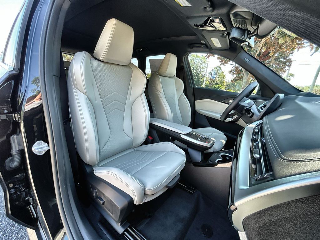 2026 BMW X1 xDrive28i Image 15 of 30