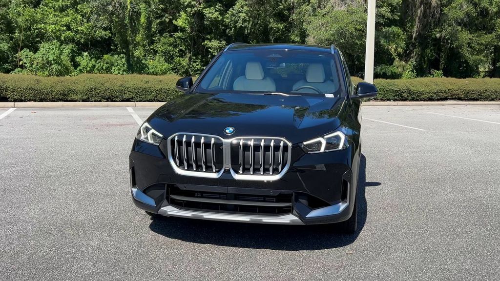 2026 BMW X1 xDrive28i Image 2 of 30