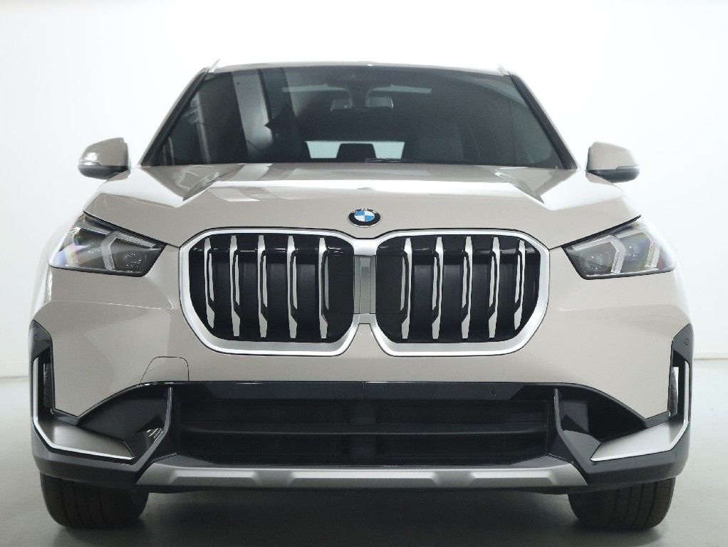 2026 BMW X1 xDrive28i Image 3 of 51