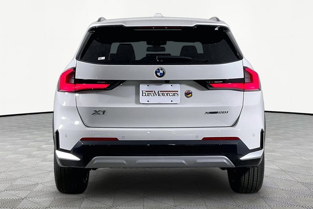 2026 BMW X1 xDrive28i Image 3 of 17