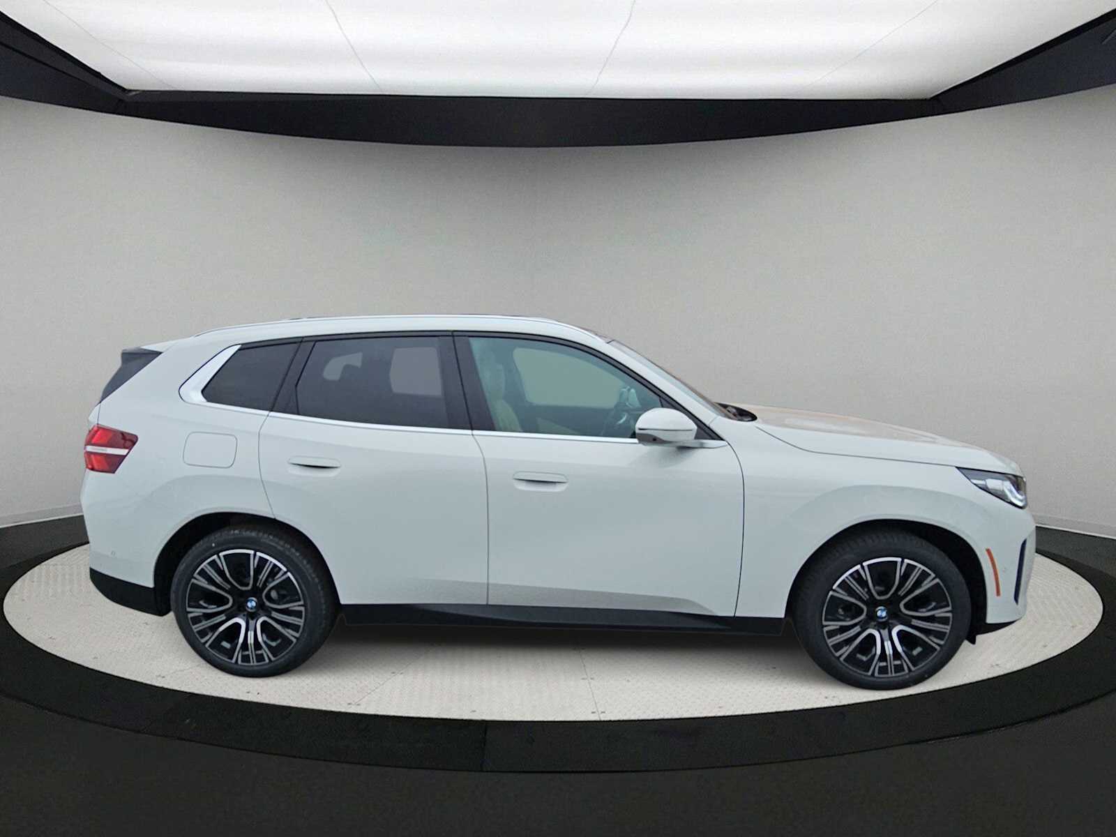 2026 BMW X3 30 xDrive Image 2 of 38
