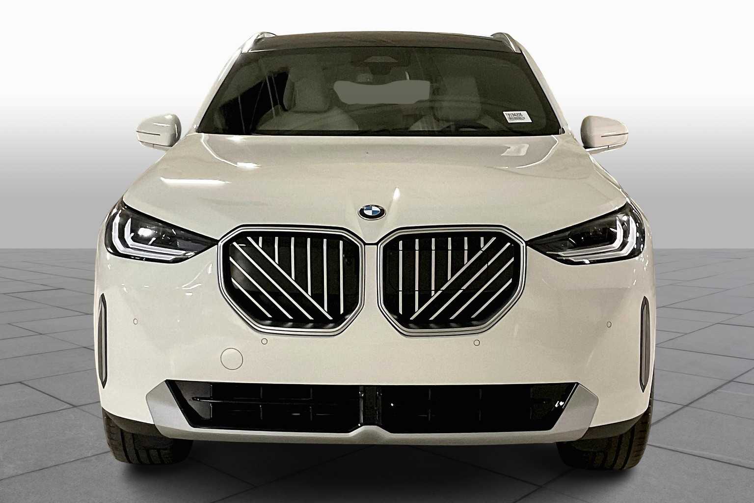 2026 BMW X3 30 xDrive Image 2 of 19