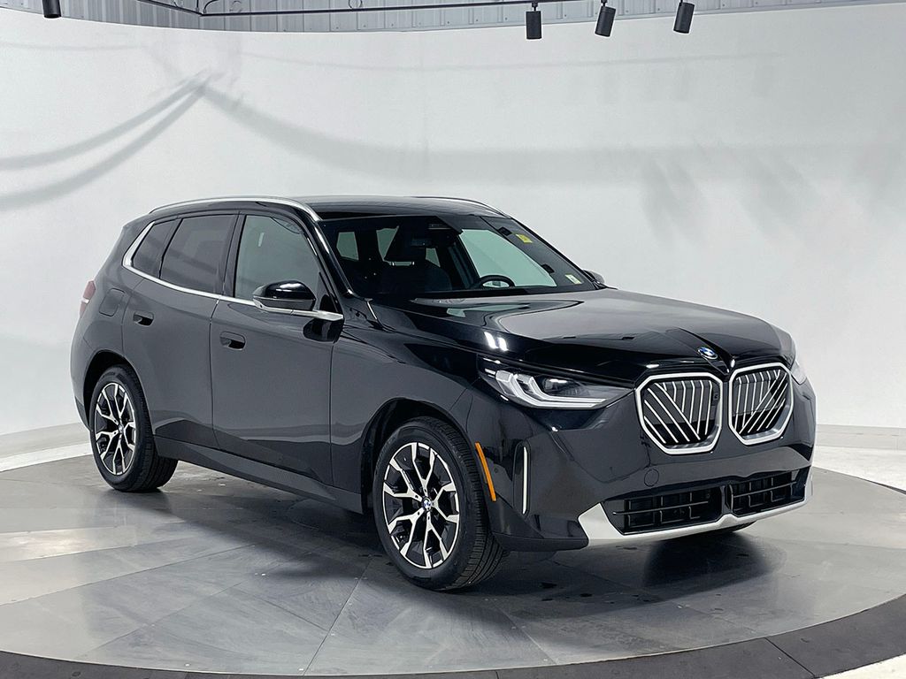 2026 BMW X3 30 xDrive Image 3 of 36