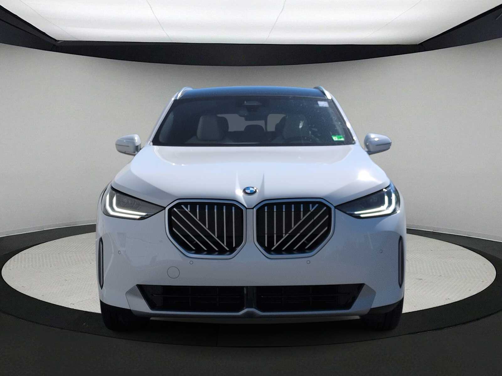 2026 BMW X3 30 xDrive Image 3 of 38