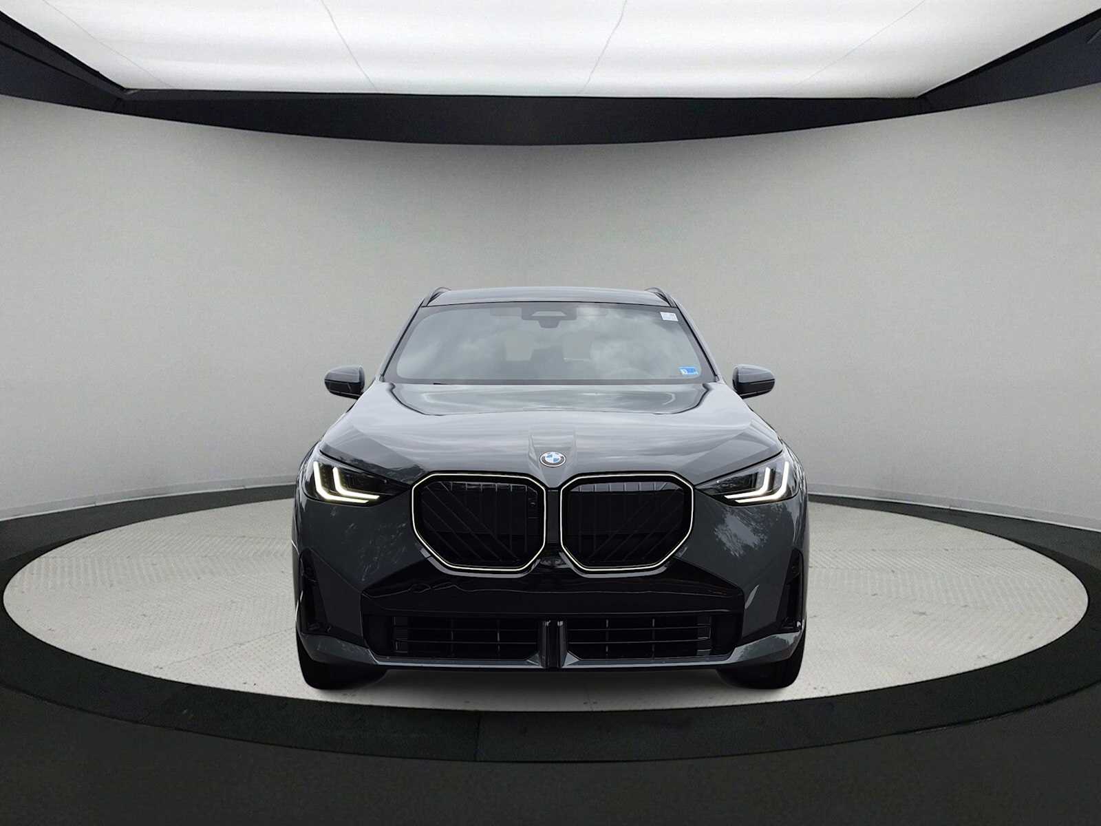 2026 BMW X3 30 xDrive Image 3 of 39