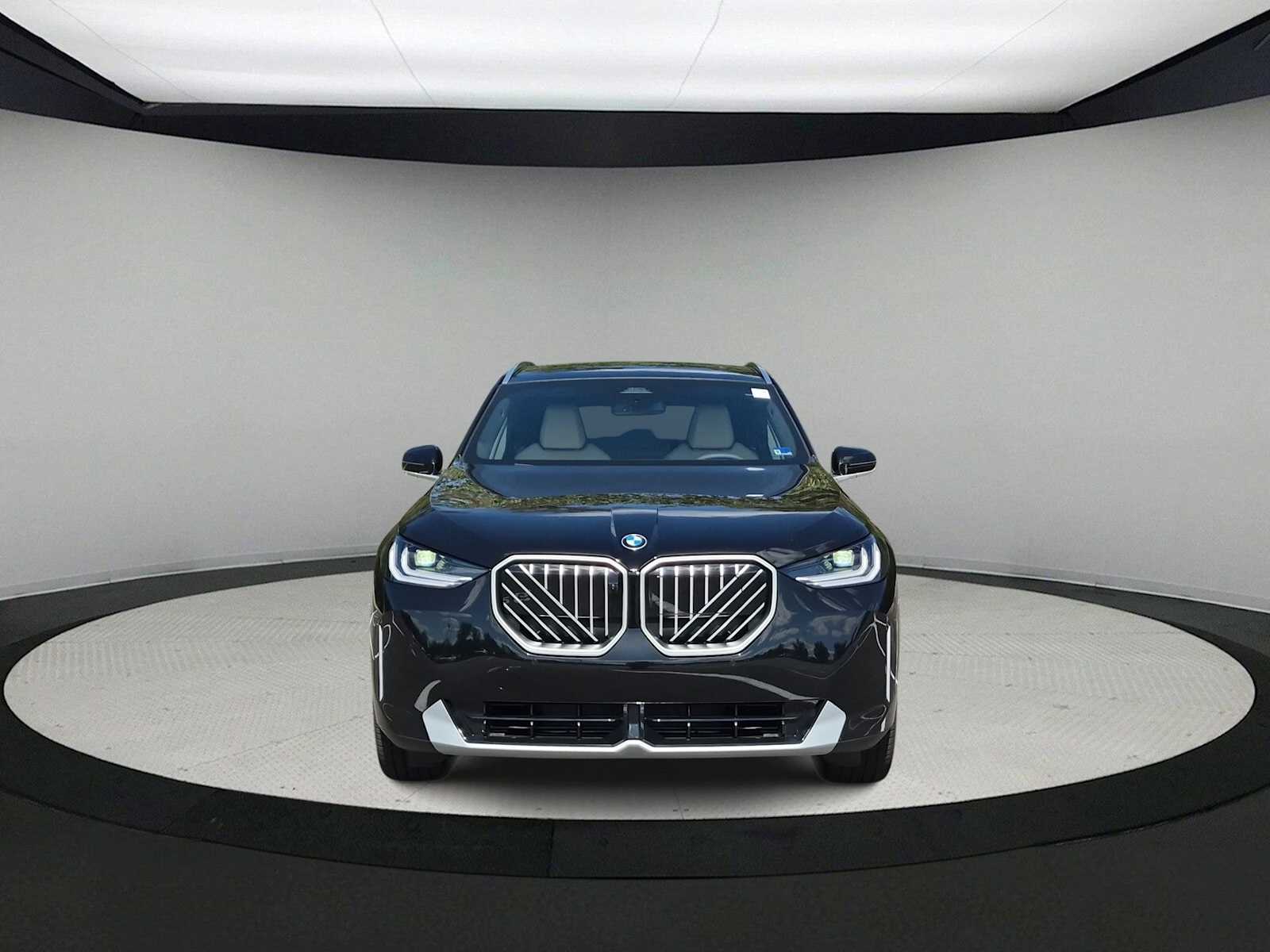 2026 BMW X3 30 xDrive Image 3 of 38