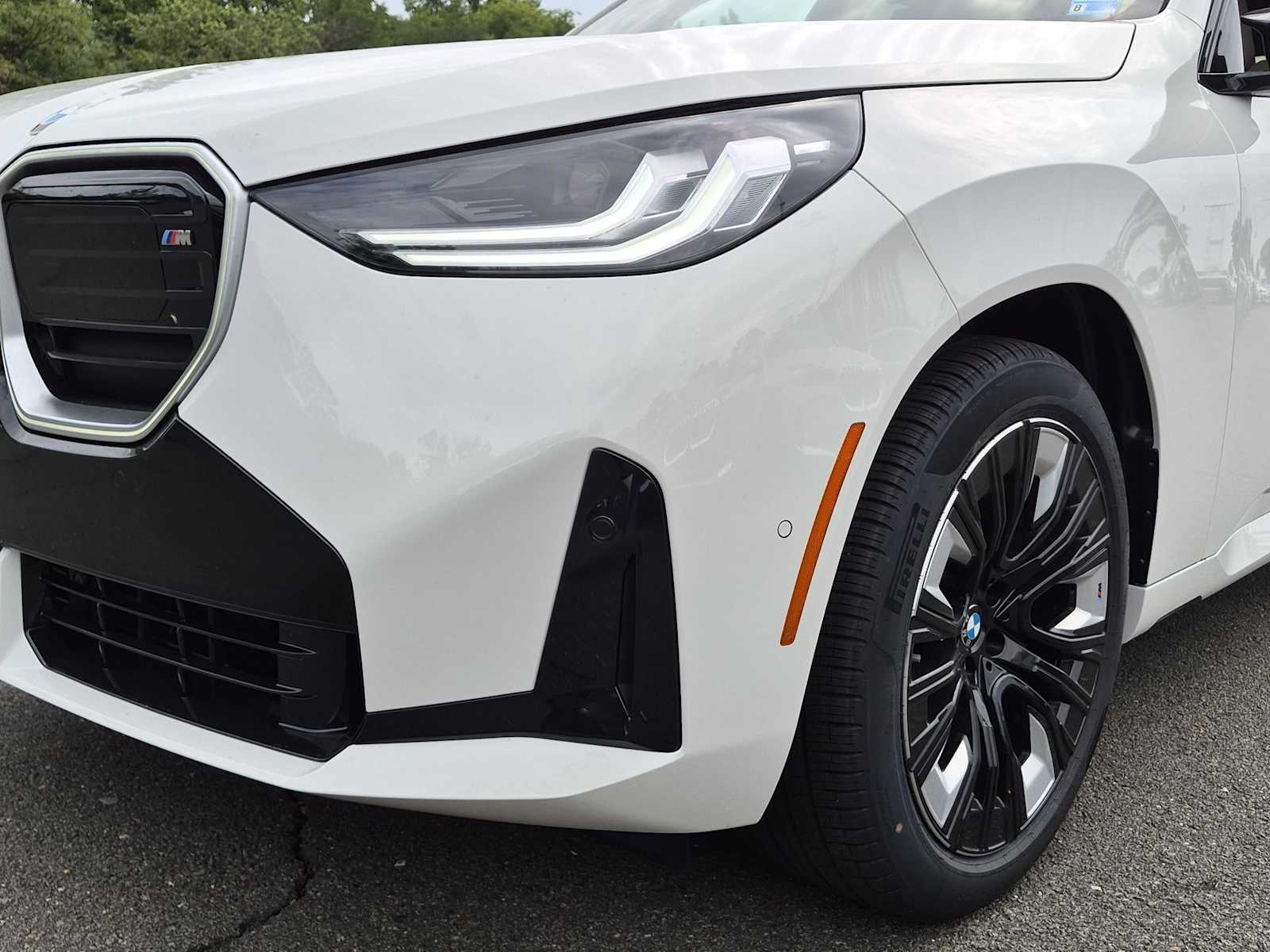 2026 BMW X3 M50 xDrive Image 3 of 39