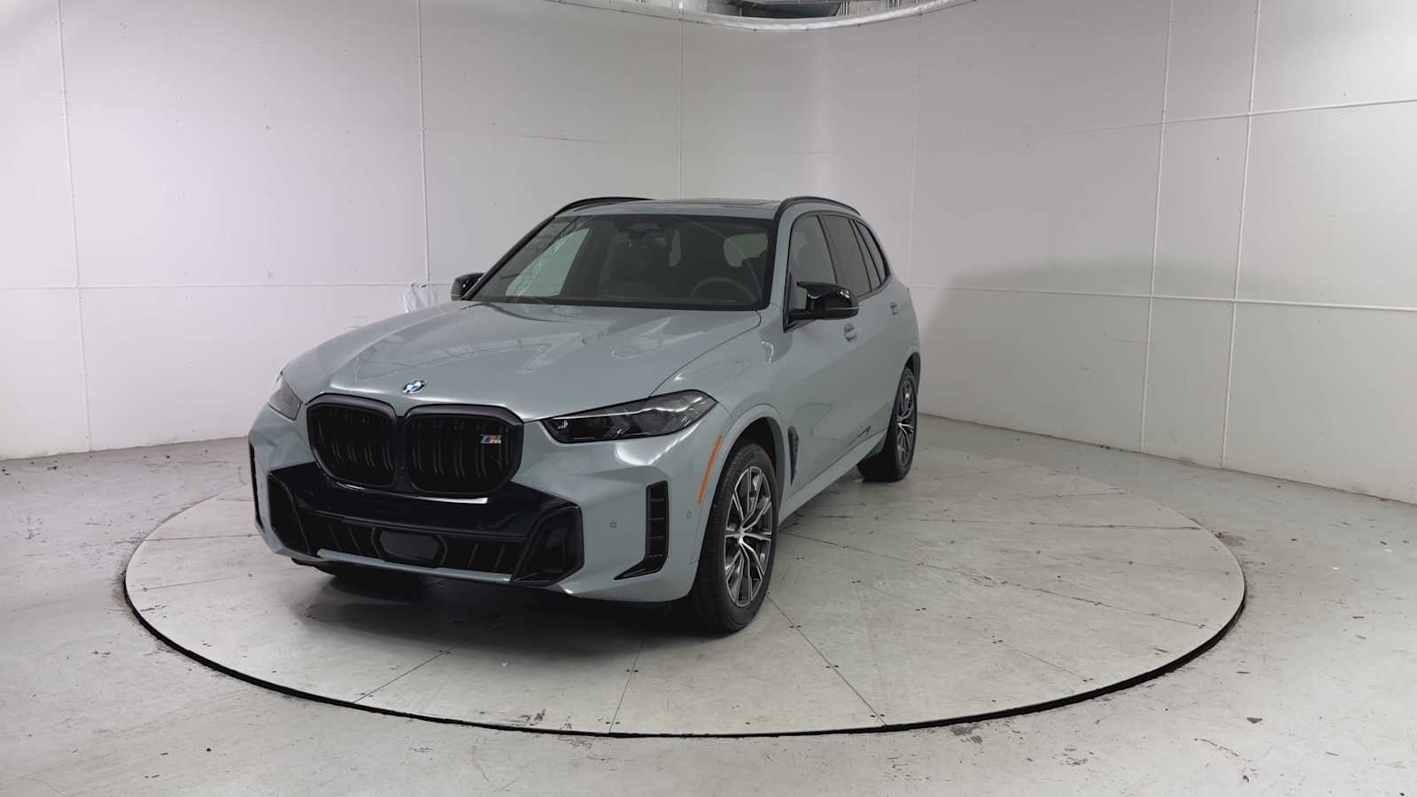 2026 BMW X5 M60i Image 2 of 26