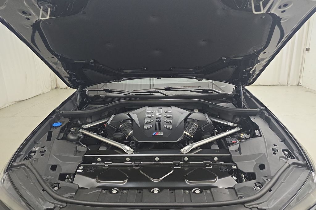 Vehicle image 10 of 32