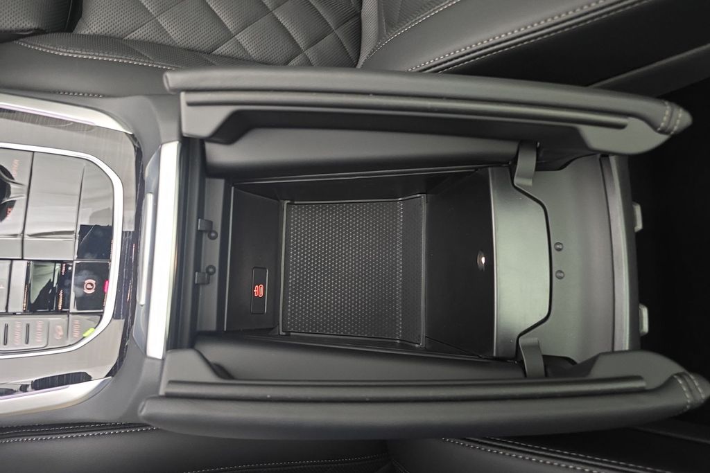 Vehicle image 25 of 32