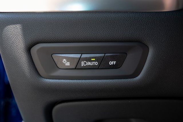 Vehicle image 27 of 37