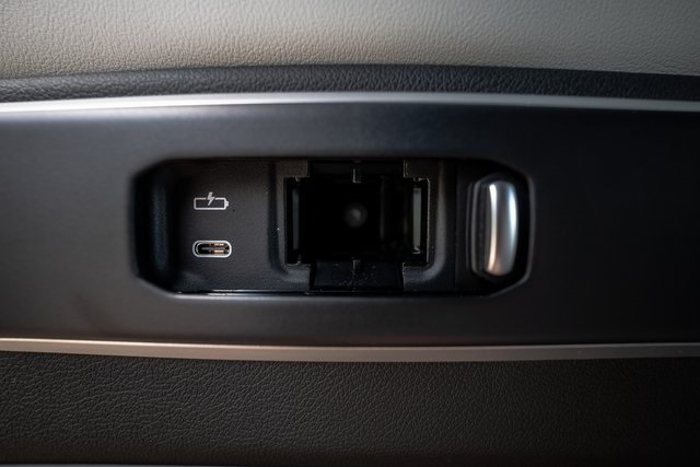 Vehicle image 33 of 37