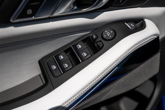 Vehicle image 26 of 37